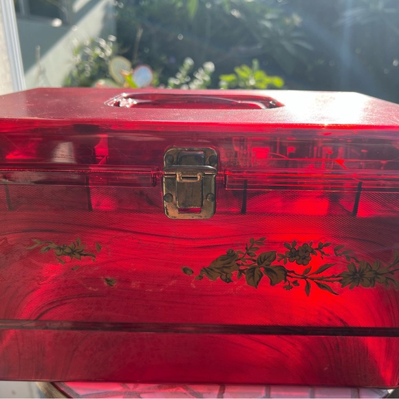 Vintage Lucite Makeup Case - Picture 5 of 6